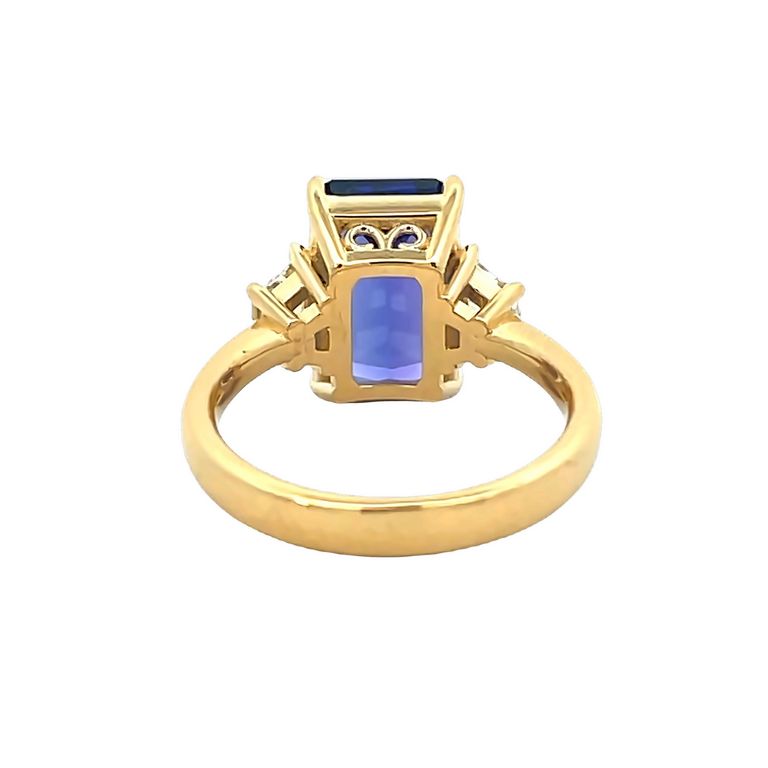 Blue Emerald Tanzanite 4.40CT & Traps White Diamonds 0.39CT Ring in 18K Gold