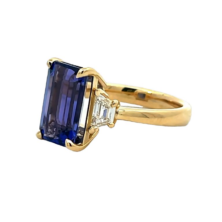 Blue Emerald Tanzanite 4.40CT & Traps White Diamonds 0.39CT Ring in 18K Gold